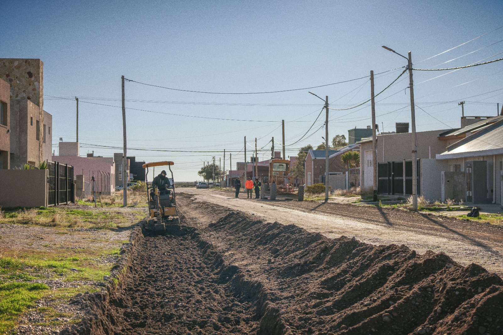 Playa Unión: Comenzaron los trabajos de topografía y movimiento de suelo para la obra de cordones cuneta en calle López y Planes