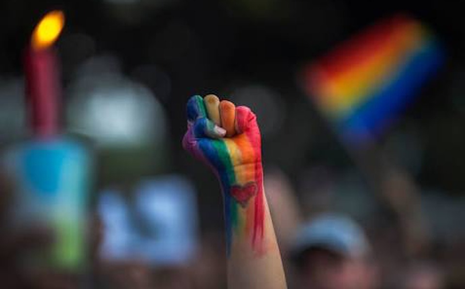 La comunidad LGBT celebró la restitución de terapias para adolescentes trans