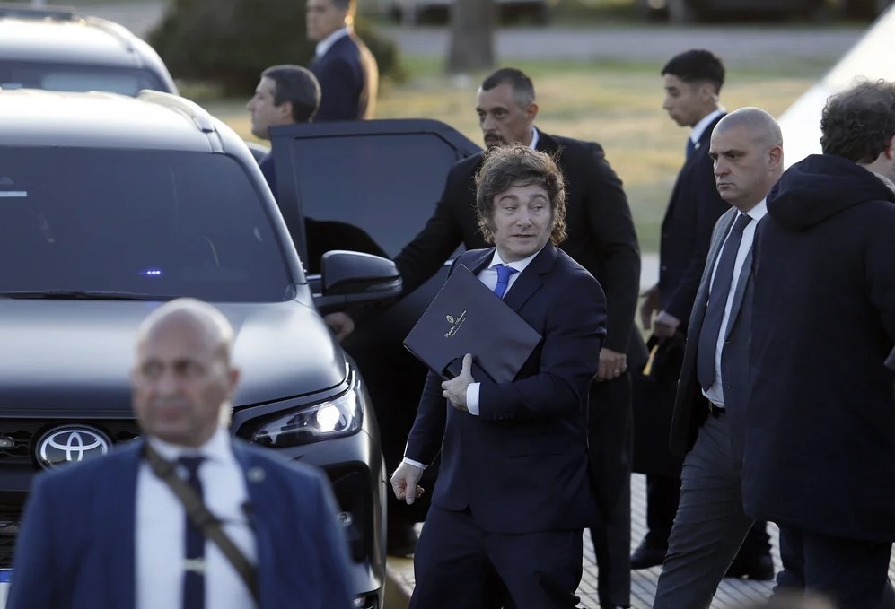 Milei viaja a Brasil: Visita San Pablo y se encontrará con Flavio Bolsonaro