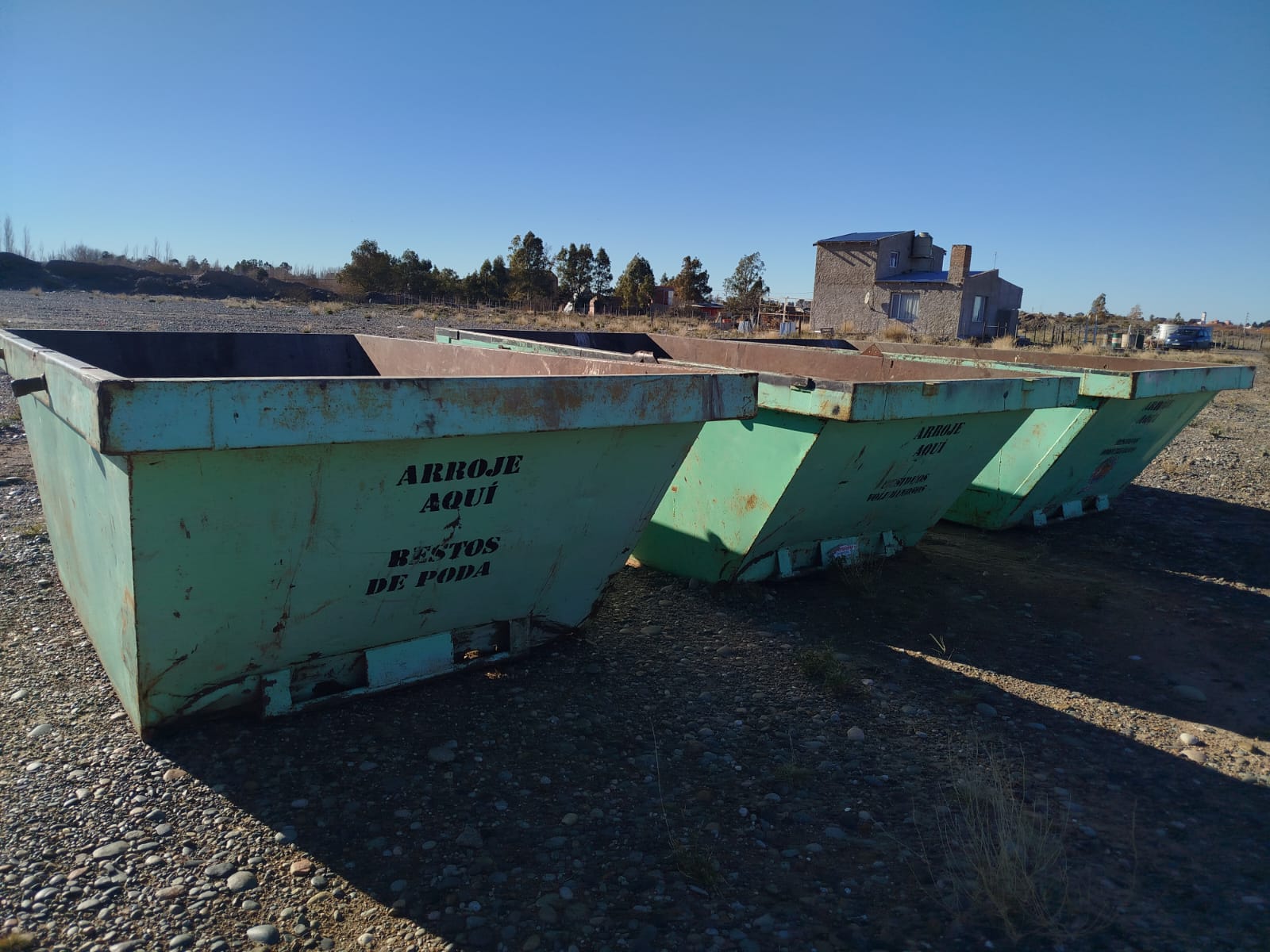 La Municipalidad de Rawson traslada los volquetes del programa “Eco Capital” en el Área 19