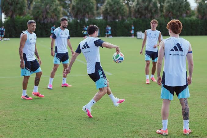 Argentina entrenará por primera vez en Atlanta y Scaloni analiza varios cambios para enfrentar a Egipto