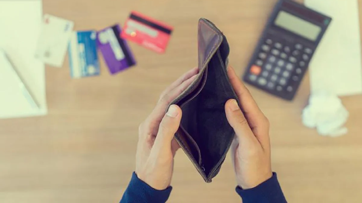 La mitad del país se percibe clase baja, casi 9 de cada 10 asegura que su salario no le gana a la inflación y el 56% desaprueba la gestión de Milei