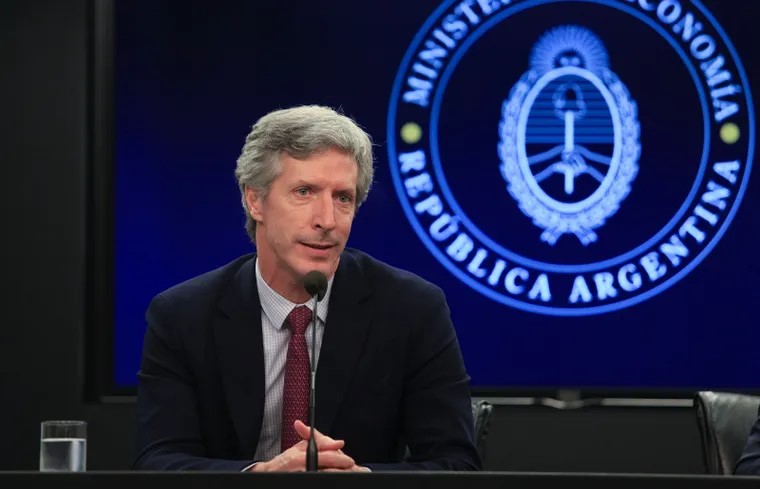 El Gobierno buscará garantizar en el Congreso la permanencia de Santiago Bausili como presidente del Banco Central
