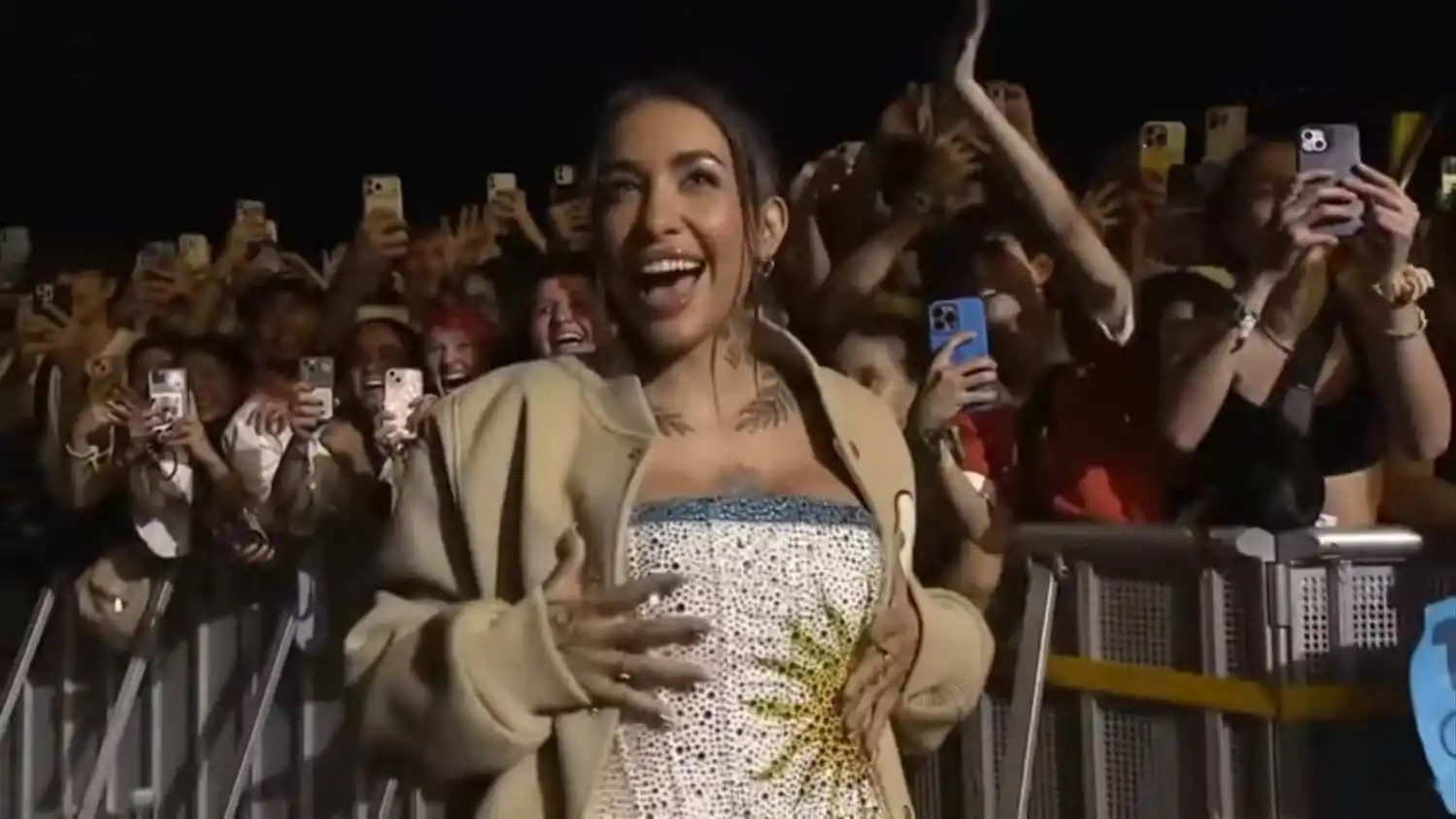 María Becerra adelantó un show en España y alimentó los rumores de que cantará el himno en la final del Mundial