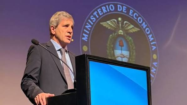 Caputo presentará mañana el programa sobre cómo afrontará los pagos de deuda hasta fines de 2027