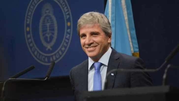 Caputo chicaneó a Francia, celebró el 1,9 por ciento de inflación y la compra récord de dólares del BCRA