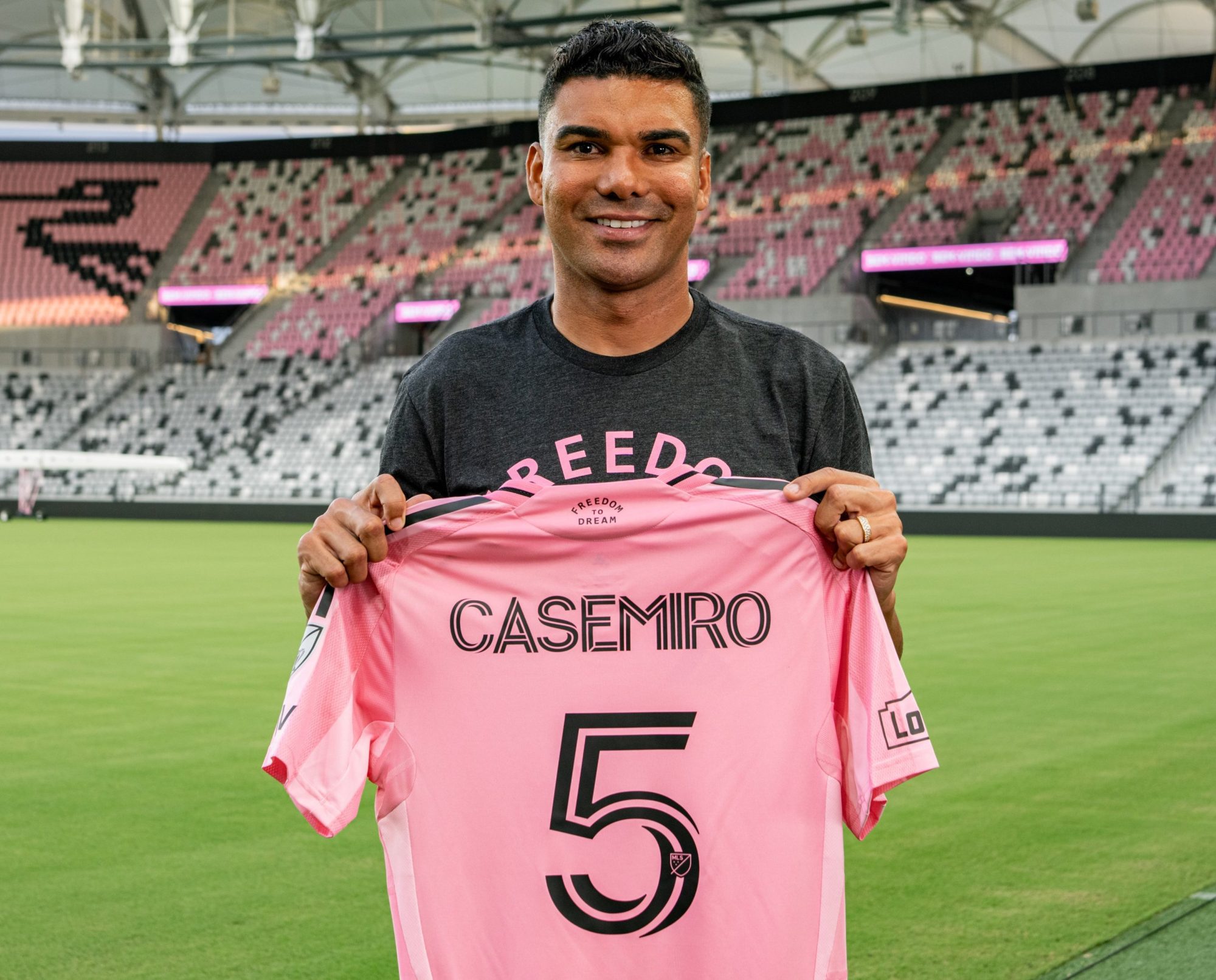 Casemiro fue presentado en el Inter Miami y será compañero de Messi y De Paul