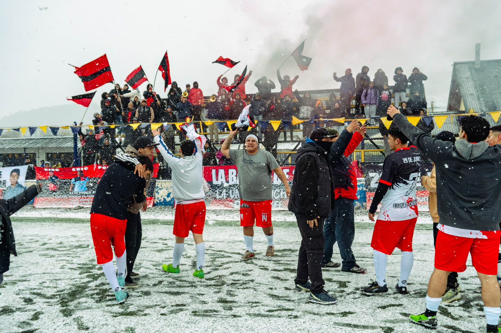 Con una gran convocatoria y la nieve como escenario, comenzaron los 16avos de la Copa Ciudad de Esquel “Banco del Chubut”