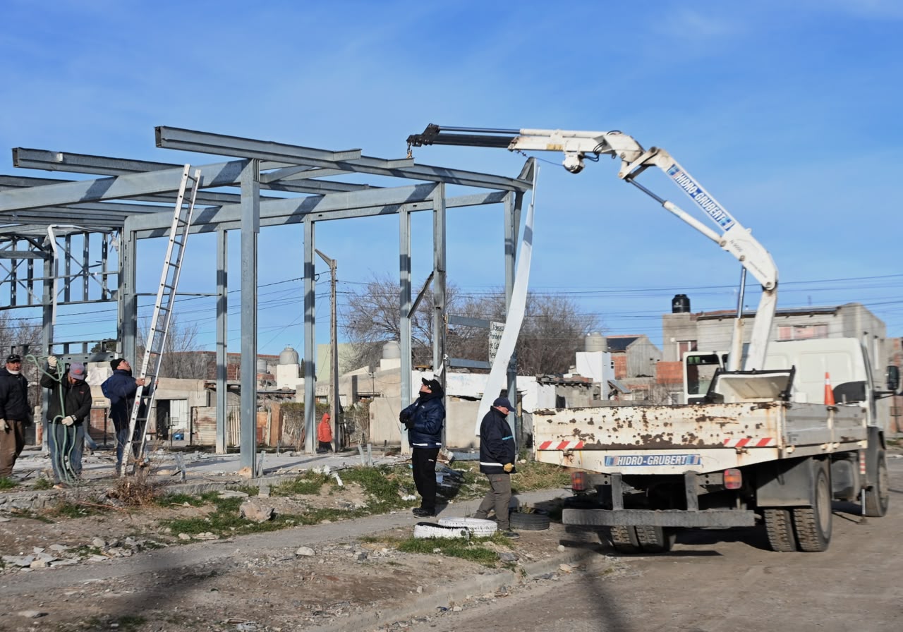 El Municipio de Trelew recupera un espacio abandonado en el barrio Don Bosco para transformarlo en un área recreativa
