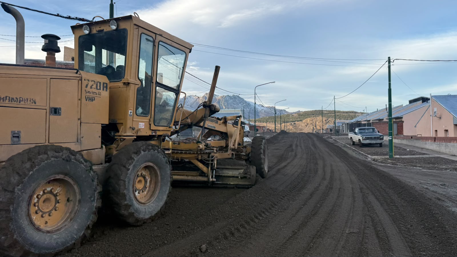 Por la lluvia y la nieve, Esquel inició un plan integral de enripiado para mejorar las calles de la ciudad