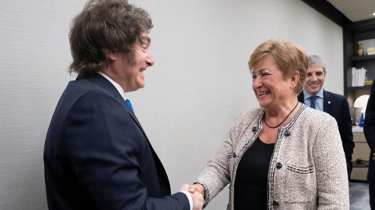 Tras el apoyo del rumbo económico del Gobierno de Milei, Georgieva recorrerá Vaca Muerta junto al presidente de YPF