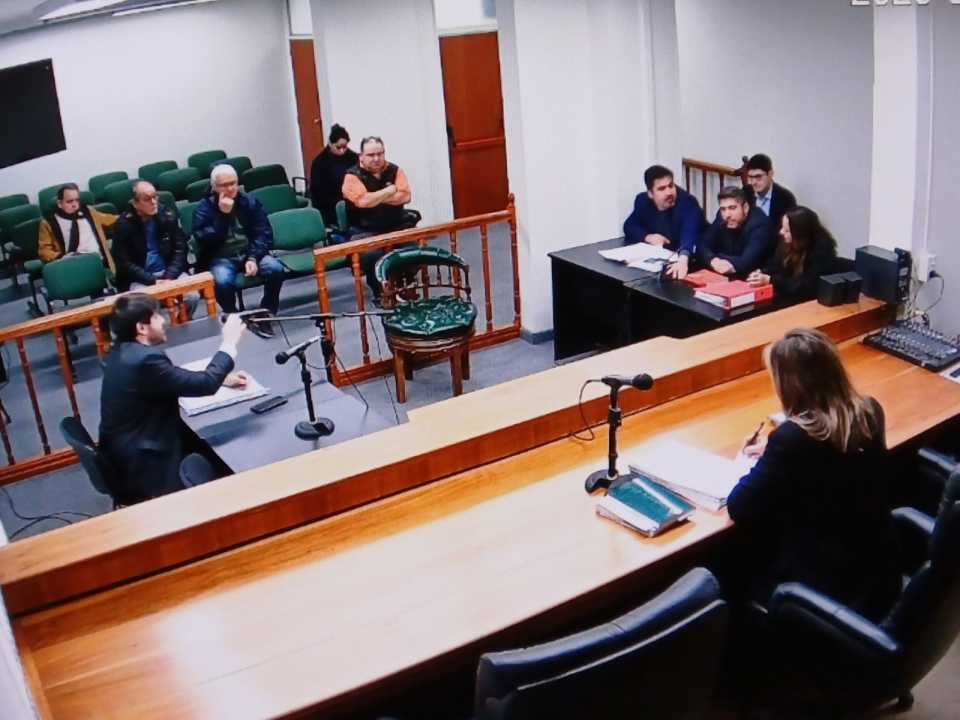 Trelew: Tres imputados evitarán el juicio tras acordar la entrega de un camión en la causa por hurto de áridos
