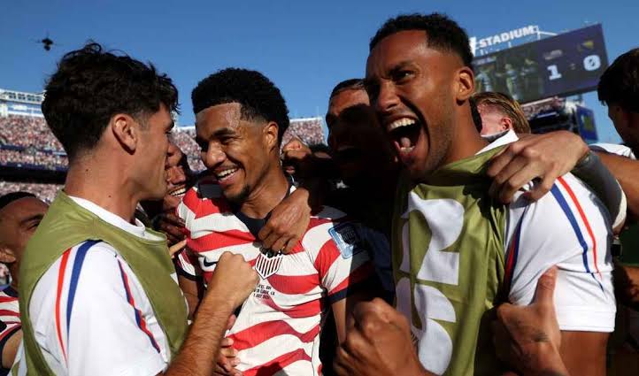 Estados Unidos le ganó a Bosnia y clasificó a los octavos de final del Mundial
