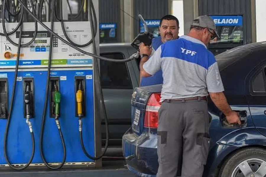 La suba en los combustibles impactaría de lleno en la inflación anual de Argentina: Le agregaría hasta 2,5 puntos
