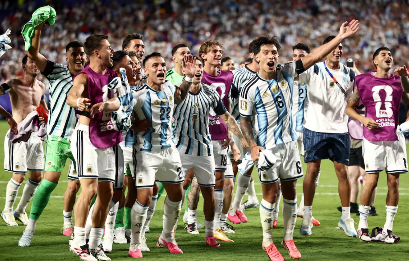 Qué dijeron los medios internacionales del pase de Argentina a semifinales: “Campeón invencible” y “victoria ensangrentada”