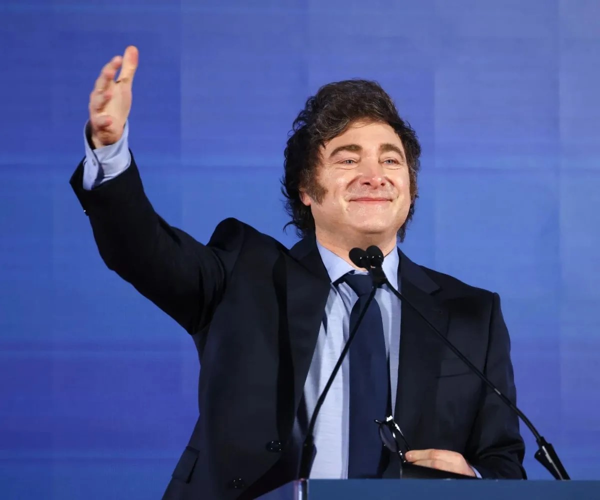Milei podría visitar el Reino Unido antes de fin de año para liderar un foro de inversiones que prepara el Gobierno