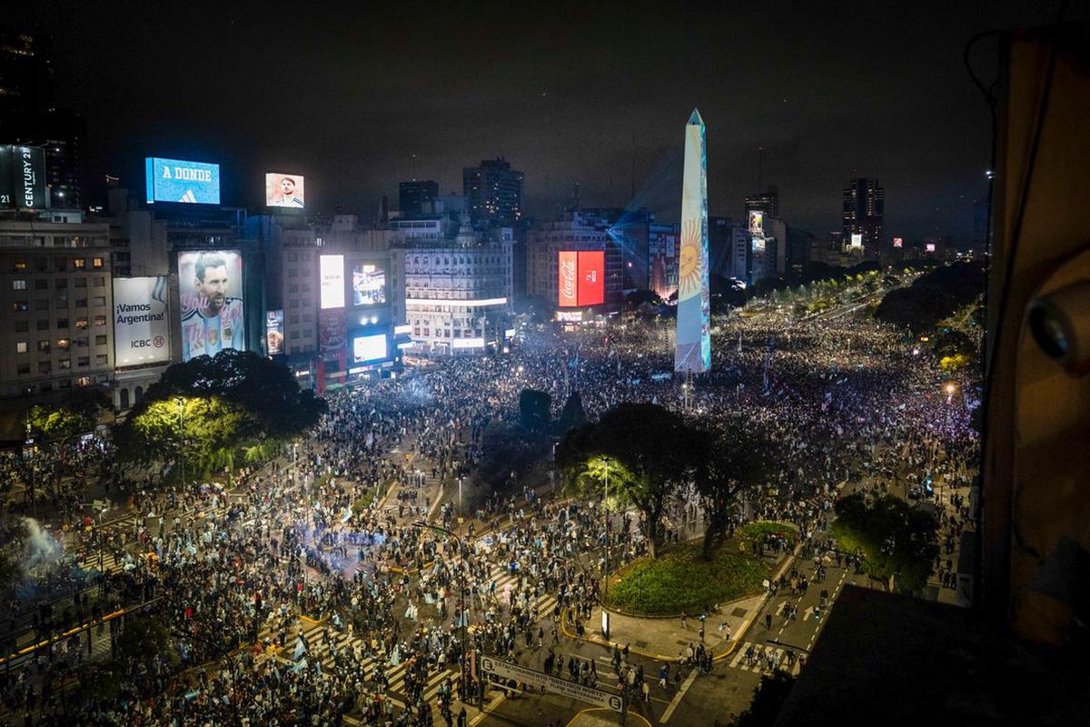 Los incidentes en el Obelisco entre un grupo de personas y la policía tras la final del mundial dejó 15 detenidos