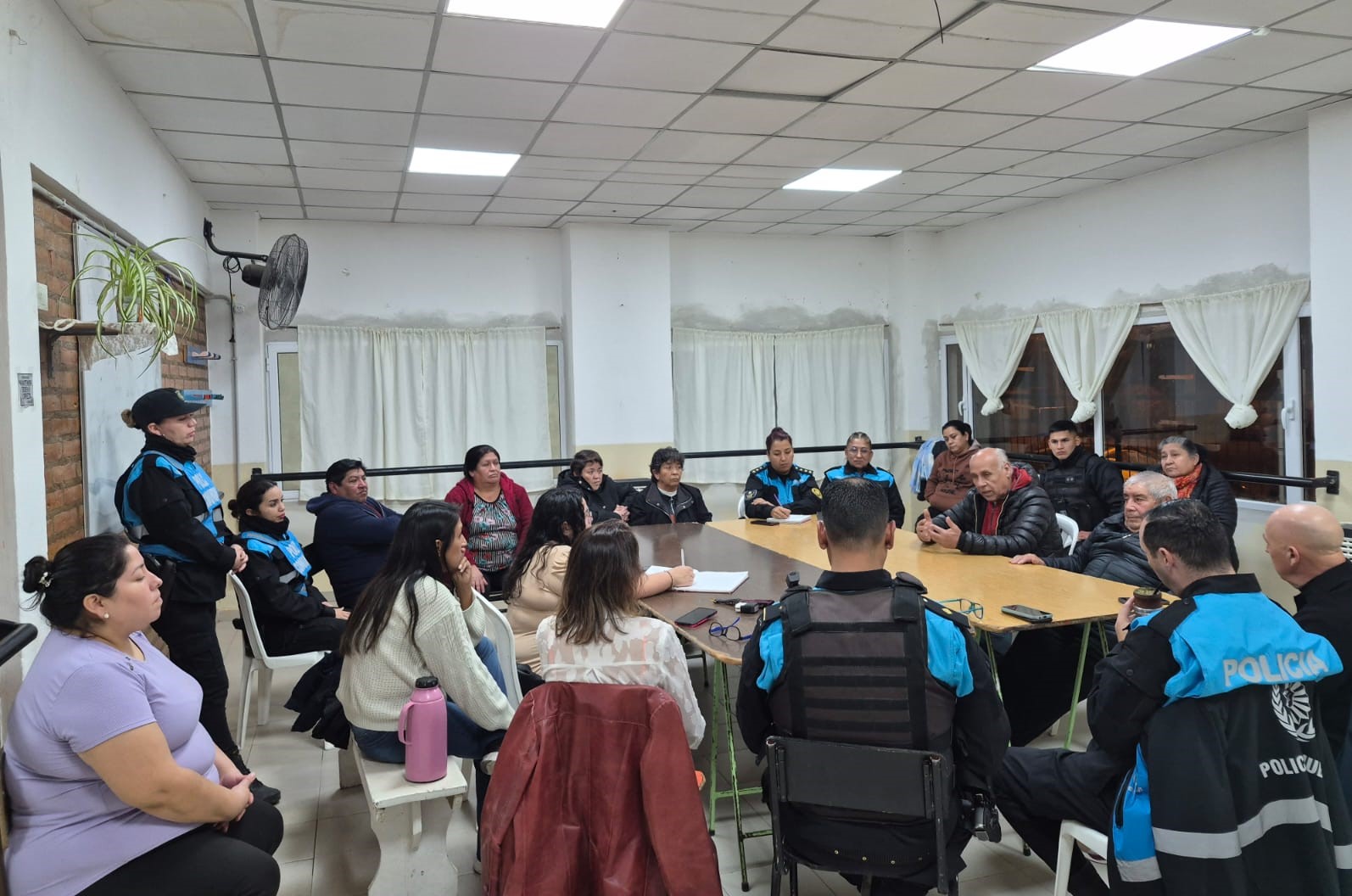 Madryn: Vecinos del barrio El Porvenir se reunieron con autoridades para abordar problemáticas de convivencia