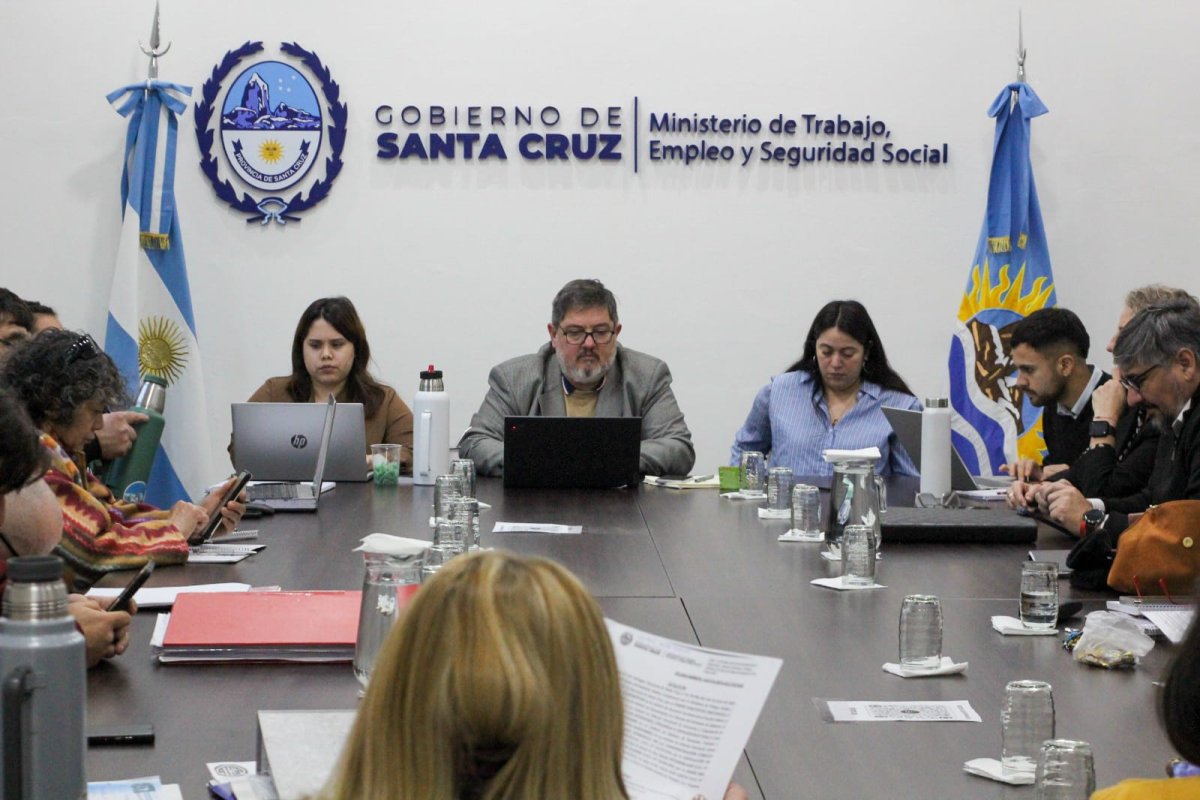 Salud: el Gobierno de Santa Cruz acordó una mejora salarial del 17,9% y reabrirá la paritaria en octubre 