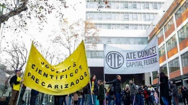 Investigadores del CONICET encaran una nueva protesta bajo una posible ola de despidos