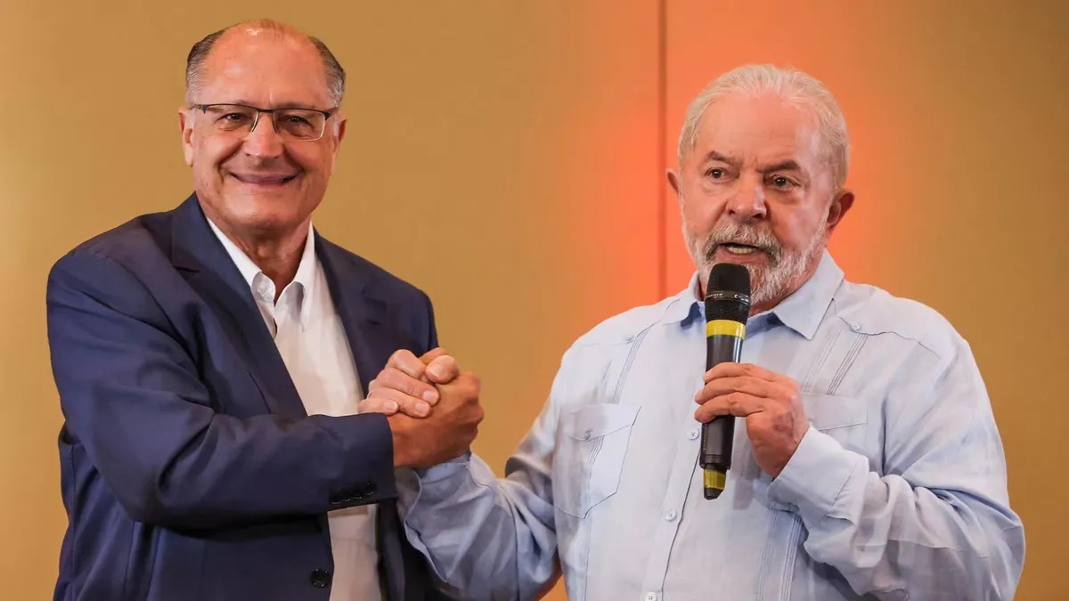 El vicepresidente de Brasil calificó los insultos de Javier Milei como “lamentables” y dijo que perjudican a la Argentina
