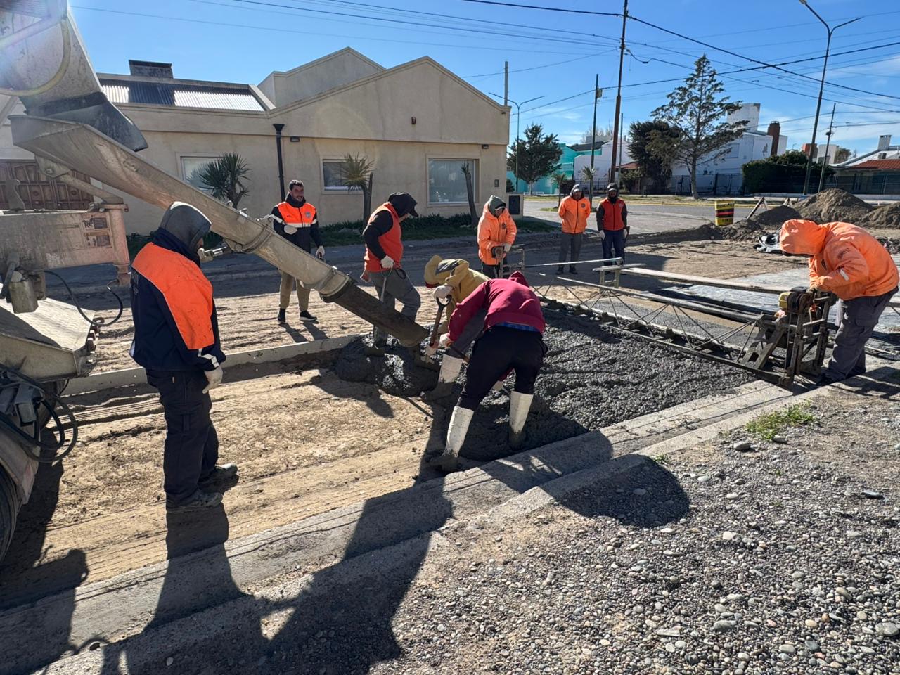 Rawson avanza con la pavimentación de tres cuadras en el sector de Rodrigo de la Isla
