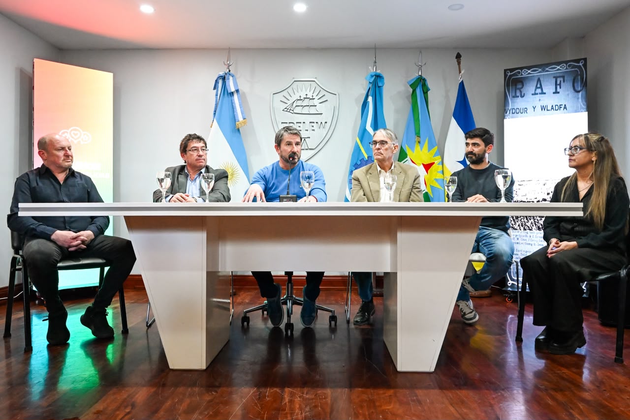 Merino sobre la firma de convenio con el IPV: “Sacarle una sonrisa a un docente es lo más gratificante que puede existir para nosotros”