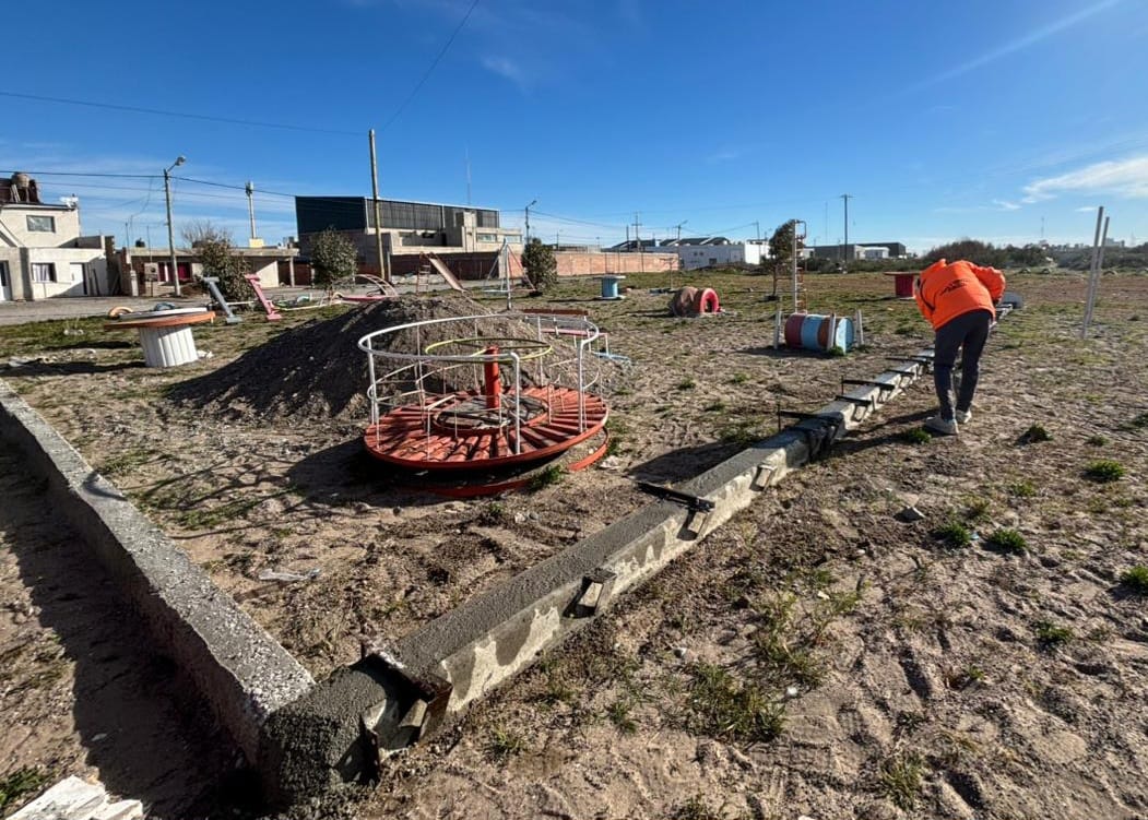Puerto Rawson: El municipio suma nuevos juegos a un espacio recreativo impulsado por los vecinos