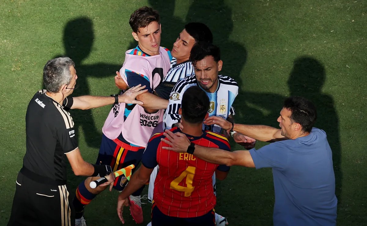 Durísima sanción de la FIFA contra Argentina por la final del Mundial: Paredes fue suspendido con 10 partidos por su pelea