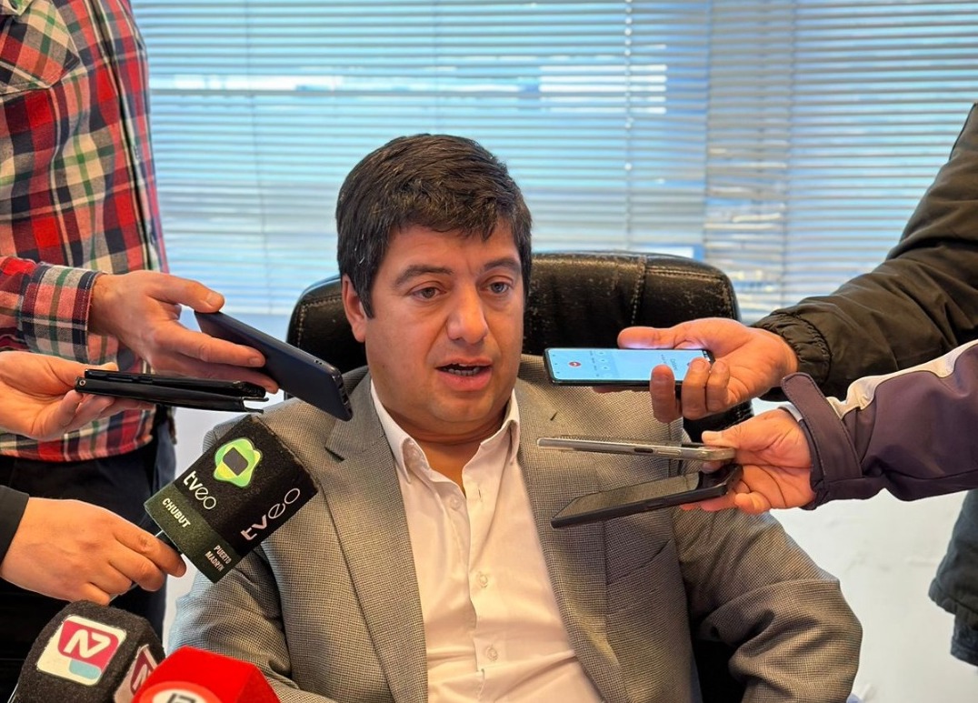 Alex Williams llevó la experiencia de Chubut en juicios por jurados a un posgrado de la UBA