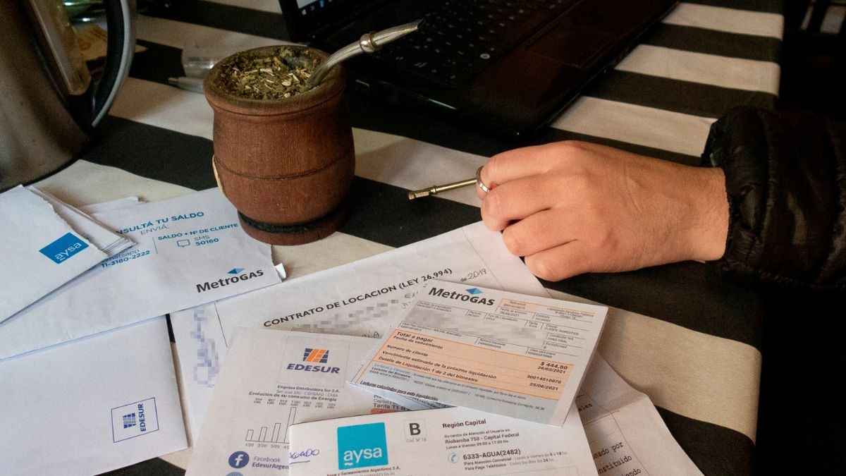 Una familia del AMBA necesitó casi $ 290.000 en agosto para cubrir los gastos de luz, gas, agua y transporte