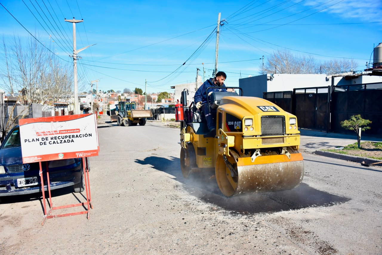 Trelew: reparan la calle José Ingenieros y avanzan con el mantenimiento vial en el barrio Tiro Federal