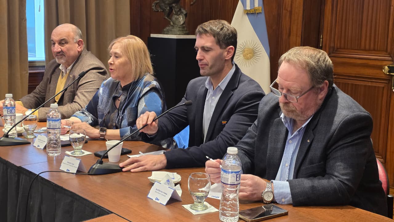 Chubut y las provincias Patagónicas estudian crear un fondo destinado a rutas, infraestructura ferroviaria, redes eléctricas, gasoductos, puertos y aeropuertos