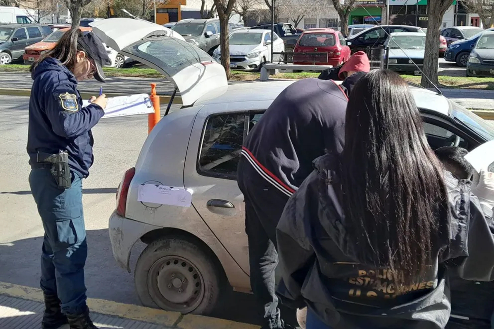 Circulaban sin patente trasera y terminaron detenidos con cocaína en Neuquén