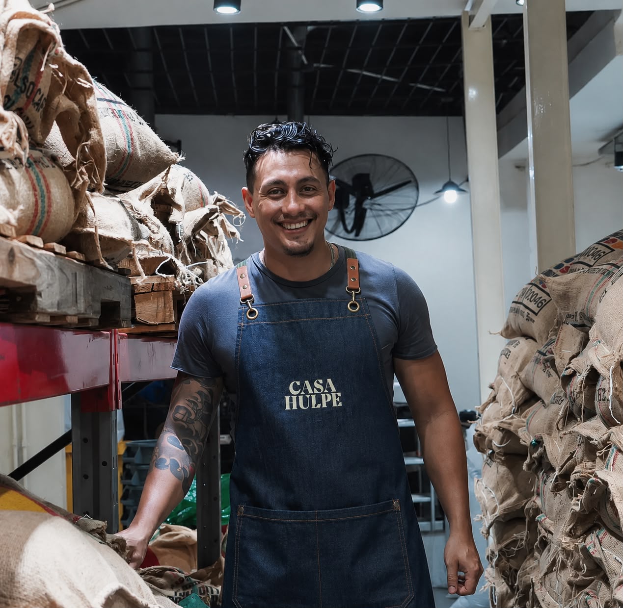 El barista y tostador profesional Leonardo Florez llega a Casa Hulpe para realizar actividades relacionadas con el mundo del café de especialidad