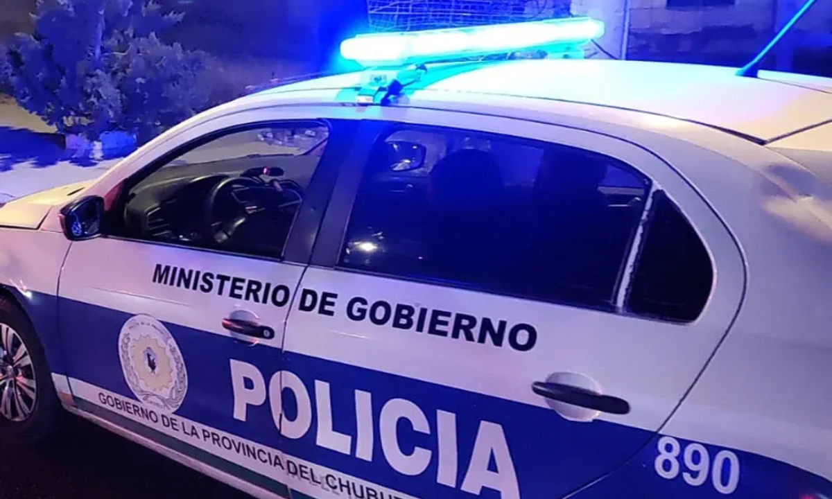 Imputaron a un hombre por romper la puerta del Hospital Rawson durante un traslado policial