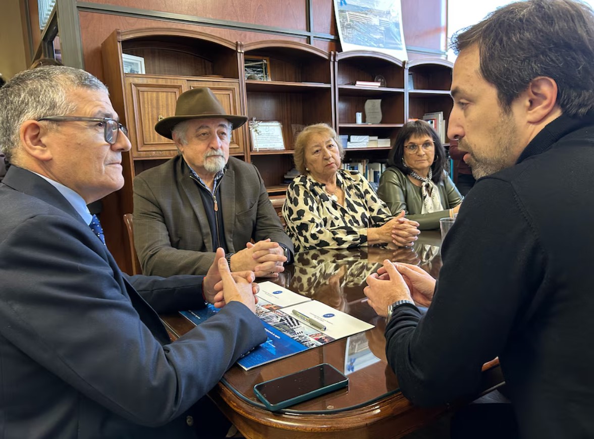 Comenzó el armado de Kicillof en Chubut: Un ministro desembarcó en Comodoro y apuntó contra el feroz ajuste de Milei en el sistema sanitario