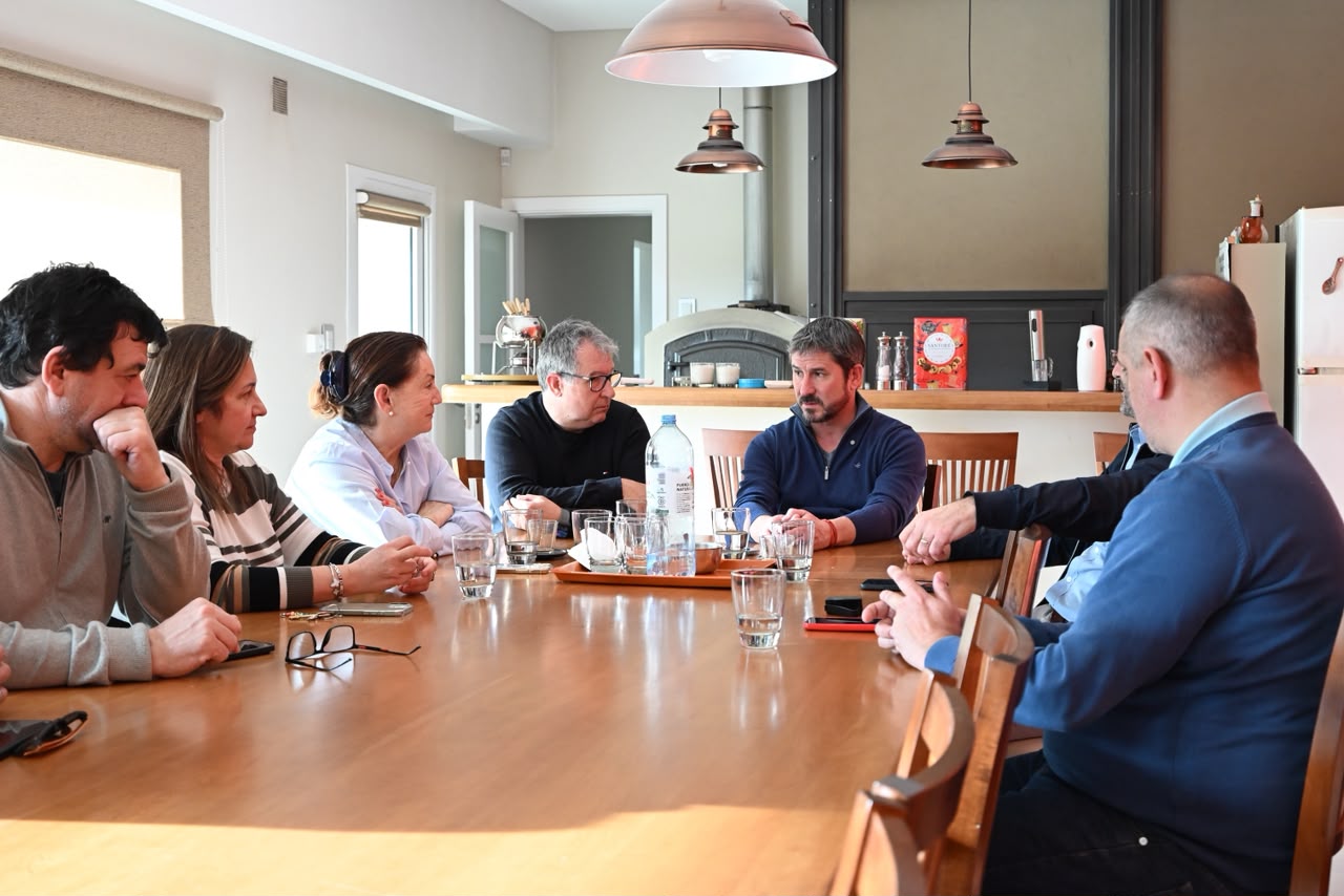 Merino se reunió con vecinos de Quintas del Valle para avanzar en mejoras de calles y en la instalación de cámaras