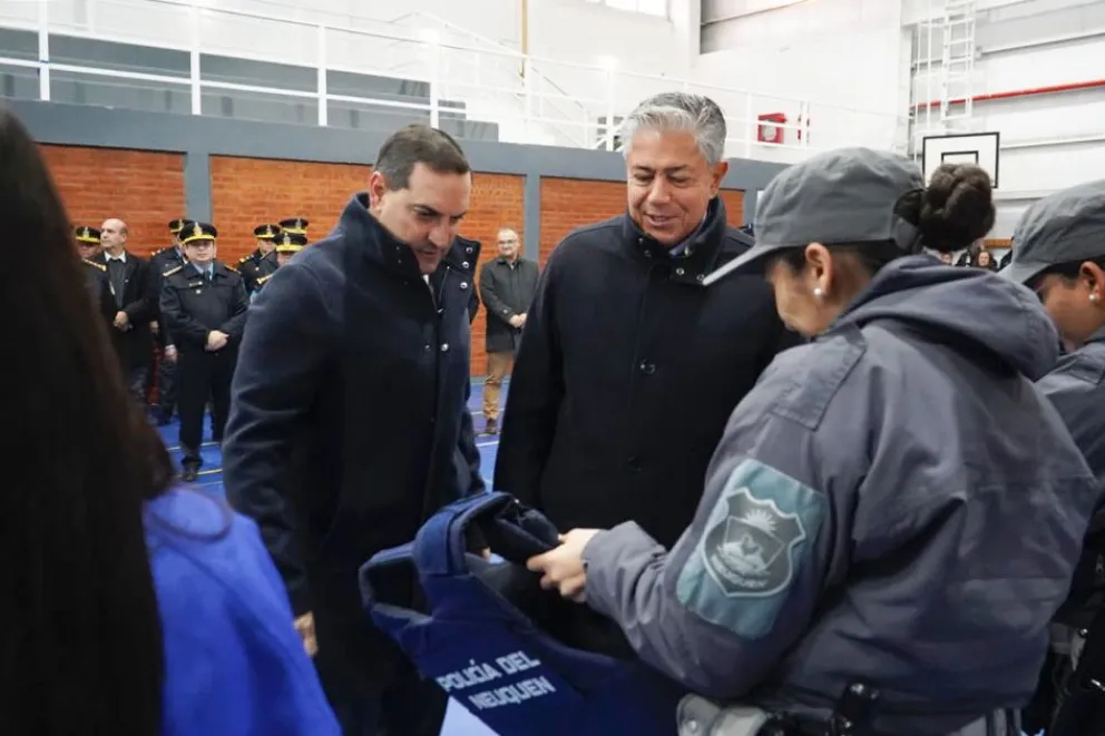 Figueroa anunció una recomposición salarial para la Policía con aumentos y bonos de hasta $ 890 mil