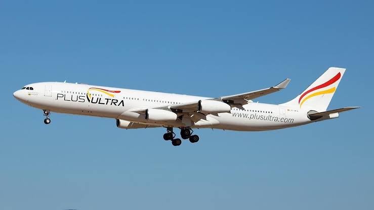 Malestar: Un avión que salió de Buenos Aires rumbo a Madrid aterrizó de emergencia en Brasil y hay más de 300 pasajeros varados
