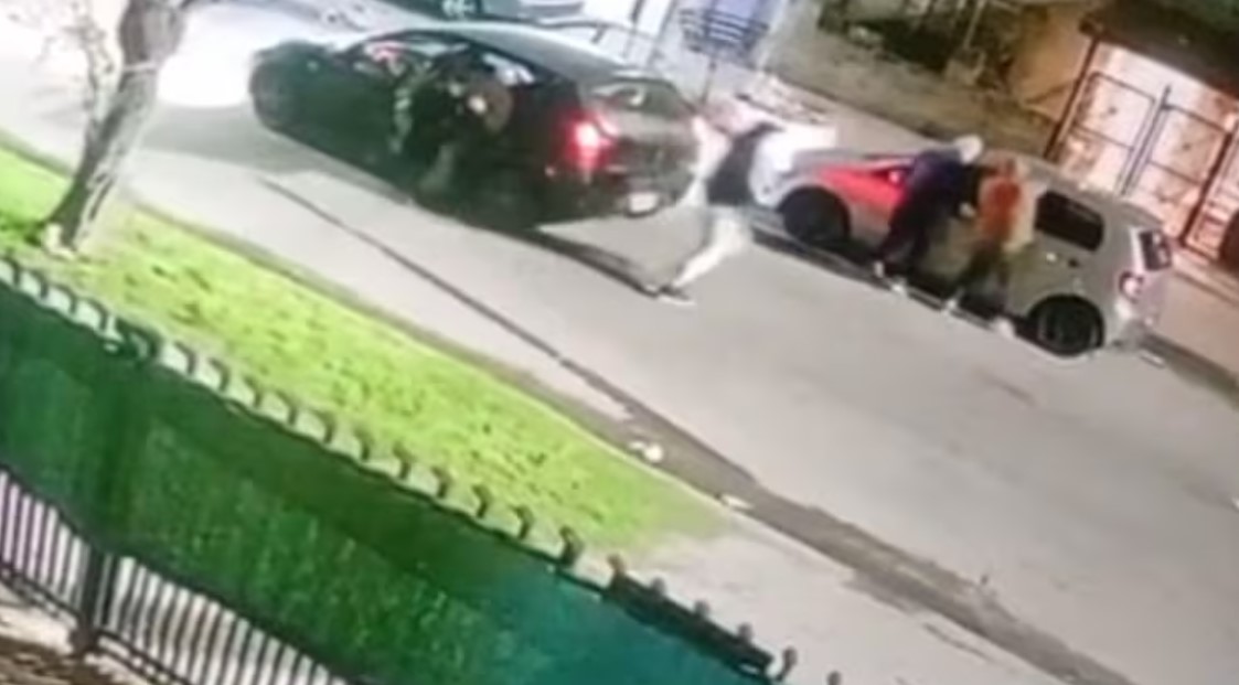 Tres delincuentes murieron baleados al intentar robarle el auto a una pareja de policías en La Matanza
