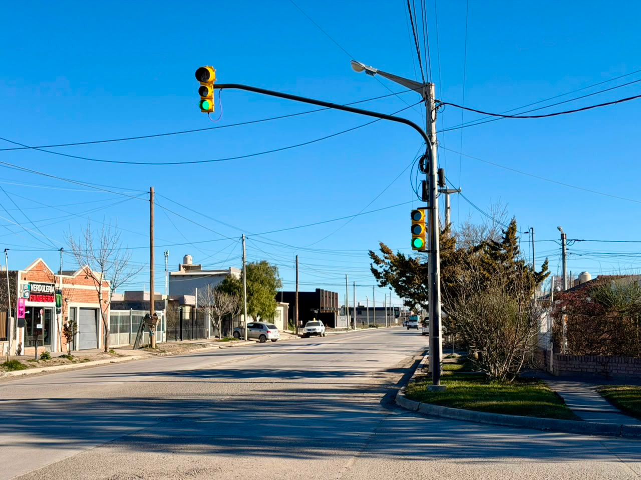 Trelew suma nuevos semáforos para ordenar el tránsito y reforzar la seguridad vial