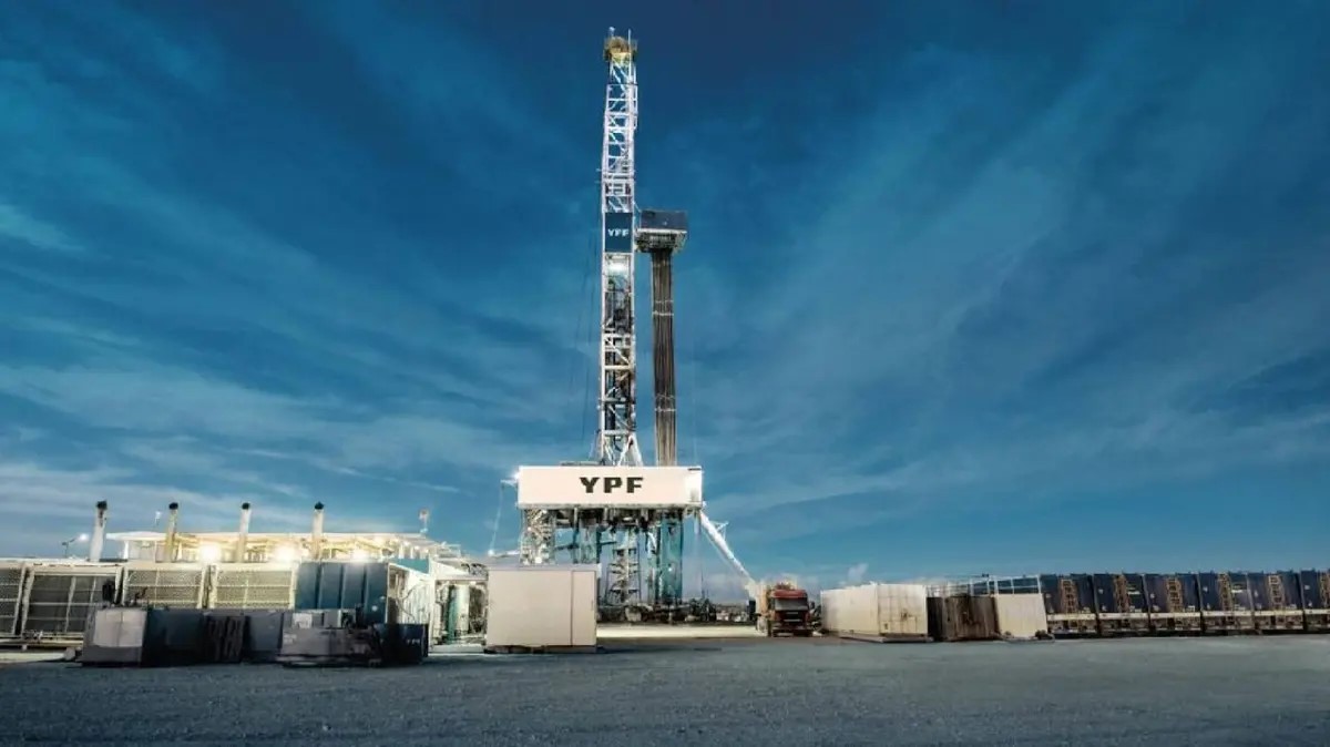 YPF quiere sumarse al RIGI con un proyecto de u$s 50.000 millones para exportar gas licuado de Vaca Muerta