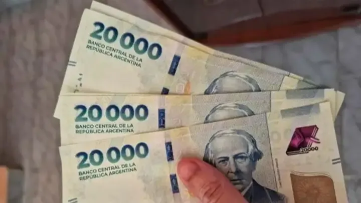 El Gobierno fijó aumentos escalonados para el salario mínimo hasta abril de 2027