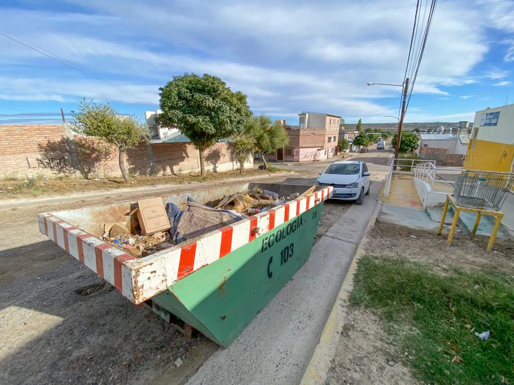 Madryn continúa con la campaña de limpieza en los barrios Perón y El Porvenir