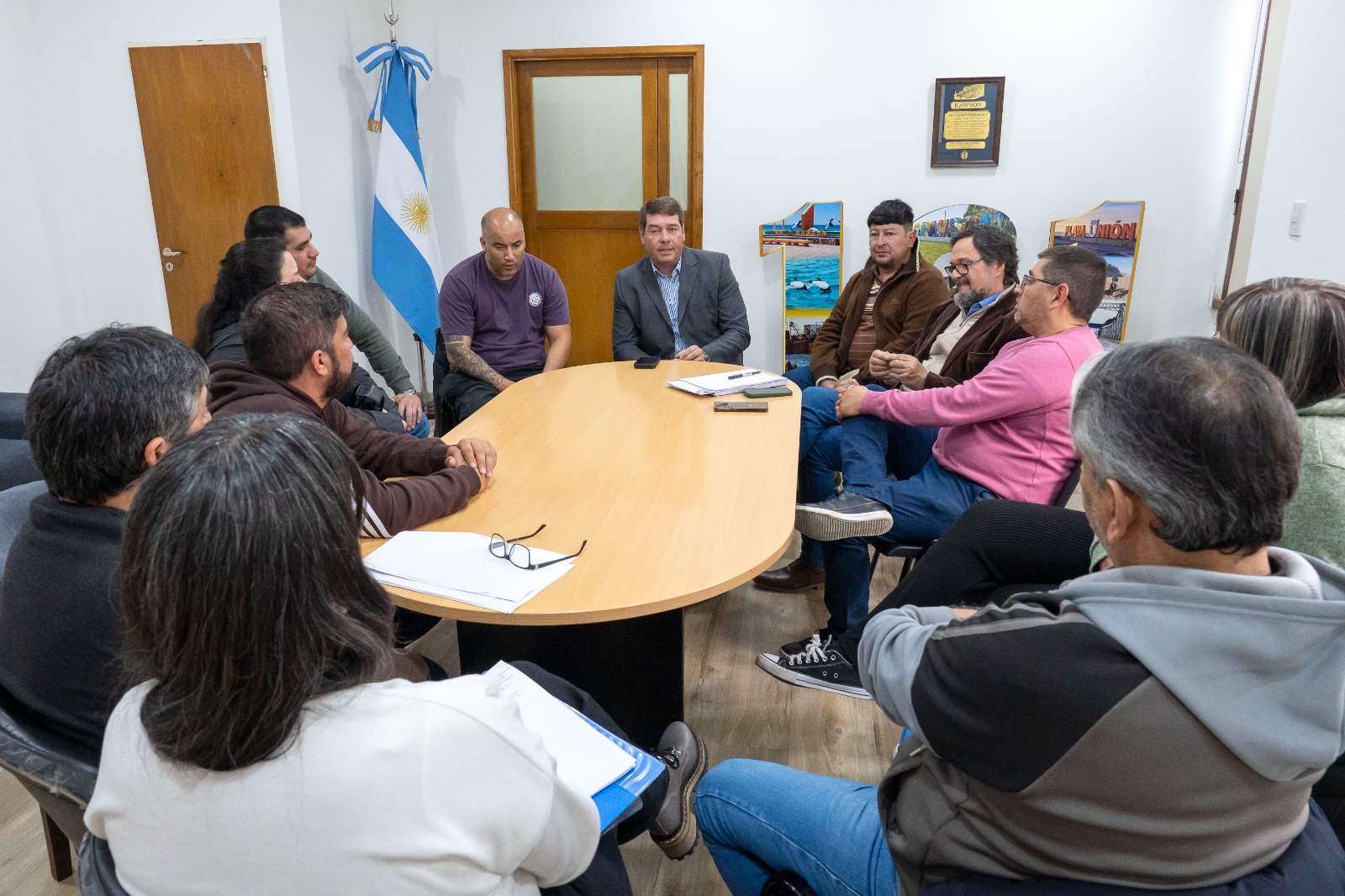 Rawson: taxis, remises y Municipio avanzan en una aplicación local para pasajeros