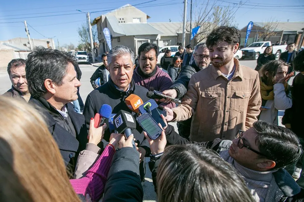 Figueroa acordó con las operadoras el prefinanciamiento de rutas estratégicas de Vaca Muerta