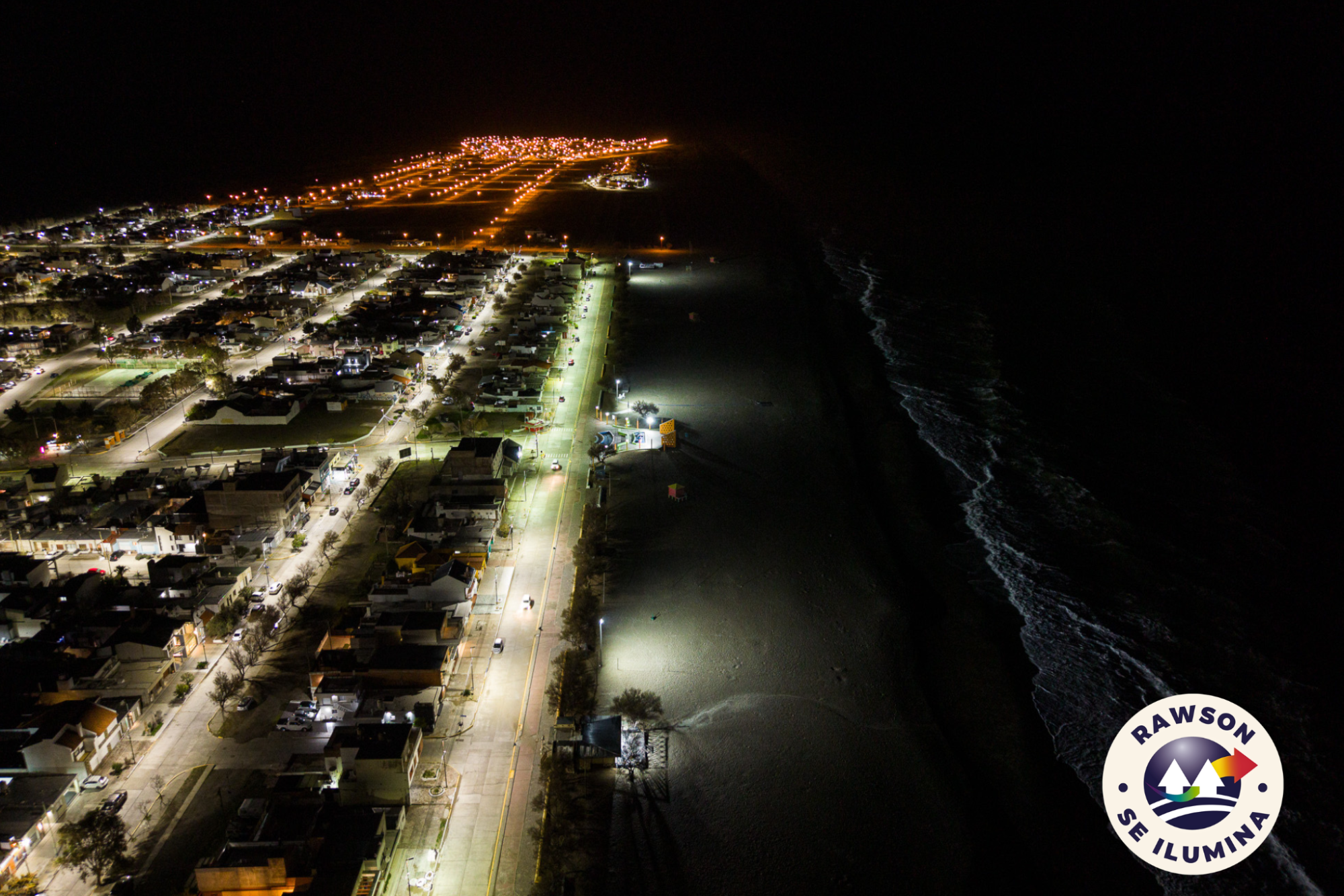 Playa Unión recuperó la iluminación de un sector de la costa con cinco nuevas columnas LED