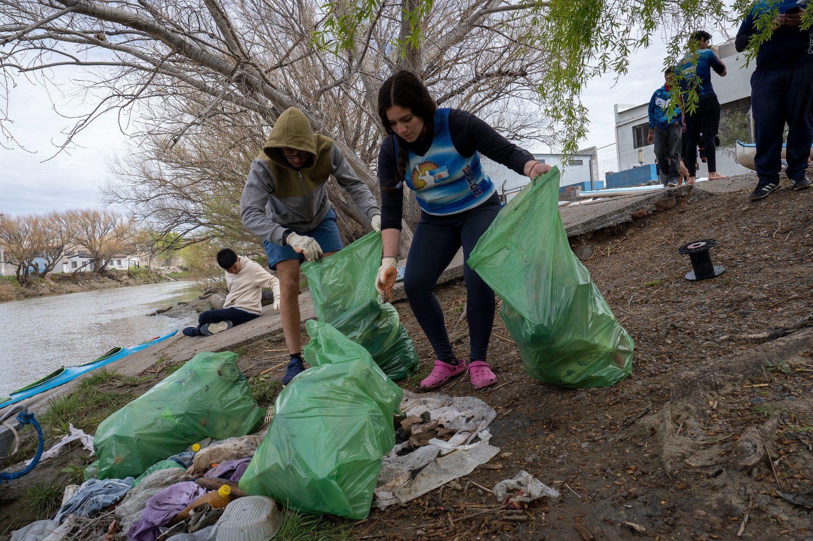 Retiraron más de dos toneladas de residuos del Río Chubut
