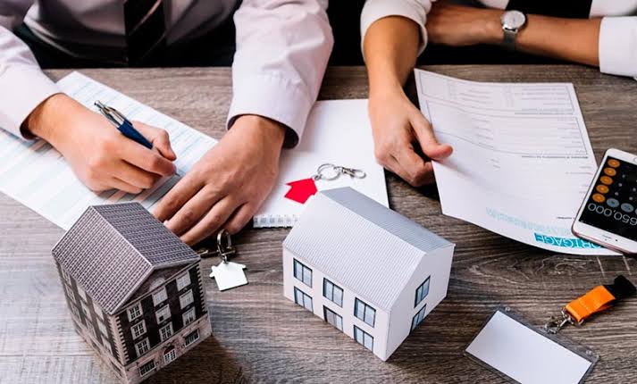 Una familia de Santa Cruz escrituró la primera vivienda con la licitación de los fondos de la Anses